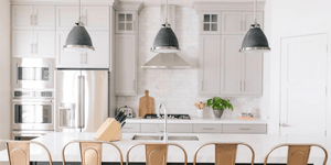 Mixing Eras: Combining Vintage Lighting with Modern Furniture for a Unique Look