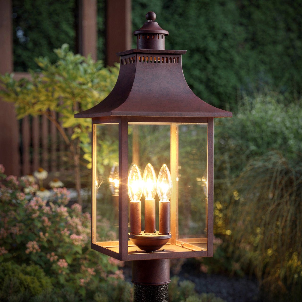UQL1756 Vintage Outdoor Post Light, 21.75''H x 10.00''W x 10.00''D