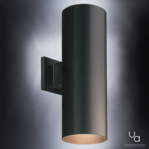 A stunning UHP1066 Contemporary Outdoor Wall Light, 18