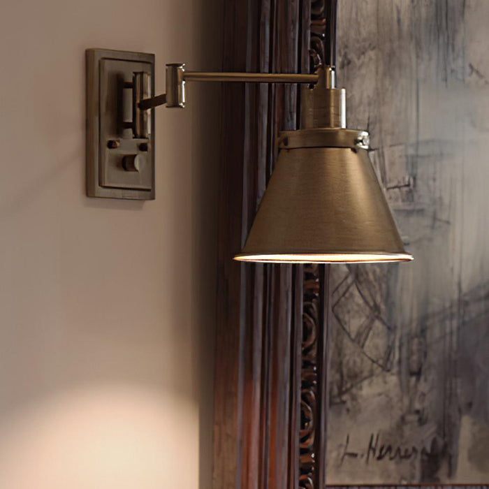 UHP3312 Traditional Wall Light, 9.625"H x 8.25"W, Olde Brass Finish, Pawtucket Collection